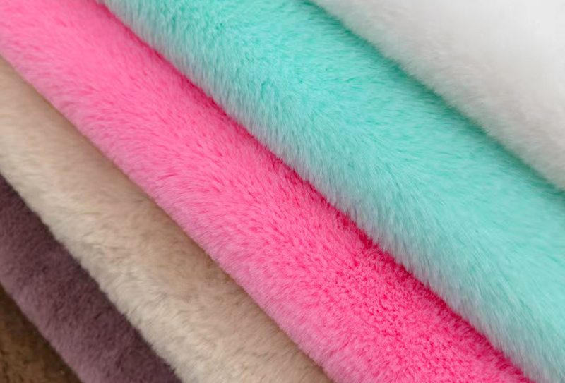 Tessuto peluche in pelliccia di coniglio 480 mg * 160 cm
