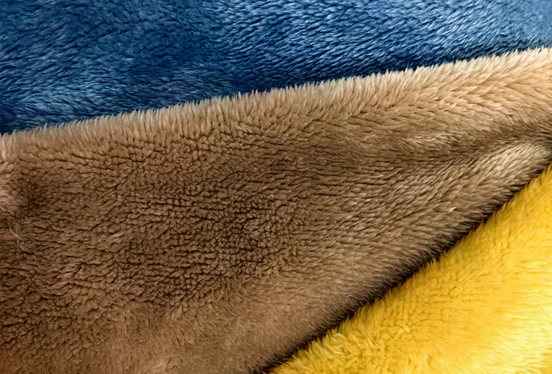 Tessuto peluche a piccole particelle di velluto artico fronte-retro da 270 g/m² 185 cm