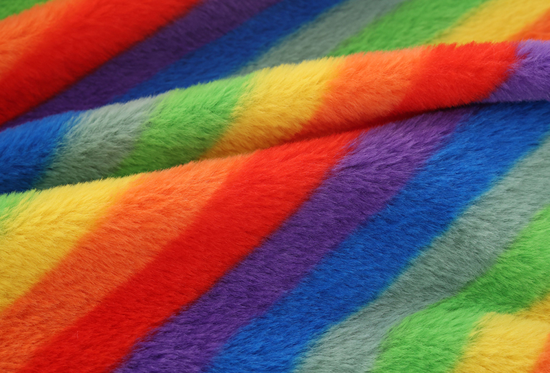 500 mg 160 cm Tessuto peluche con stampa di pelliccia di coniglio a strisce colorate