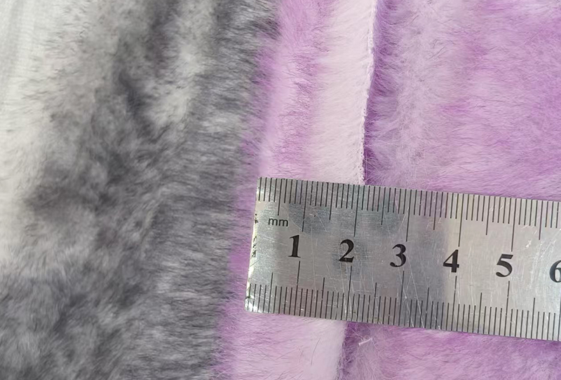 Tessuto in pelliccia di volpe imitazione visone arcobaleno addensato da 700 g, 165 cm, adatto per cappotti/bambole/coperte per la casa Tessuto in pelliccia di volpe imitazione visone arcobaleno addensato da 700 g, 165 cm, adatto per cappotti/bambole/coperte per la casa