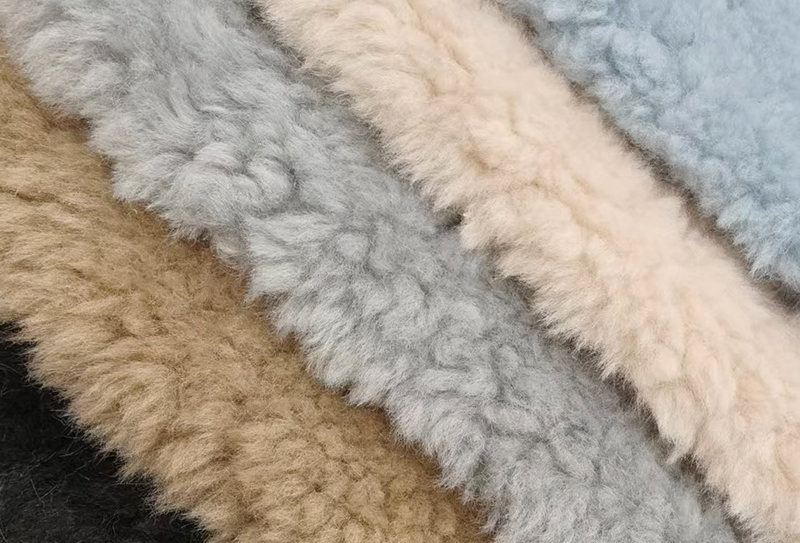 900 mg * 160 cm Tessuto peluche a piccole particelle di peluche a forma di nuvola adatto per l'abbigliamento