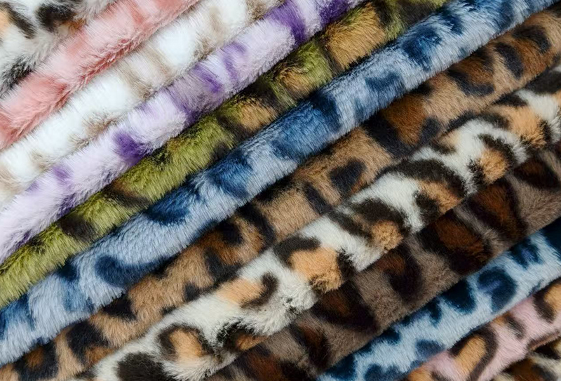Tessuto peluche con stampa pelliccia di coniglio leopardo da 500 mg e 160 cm