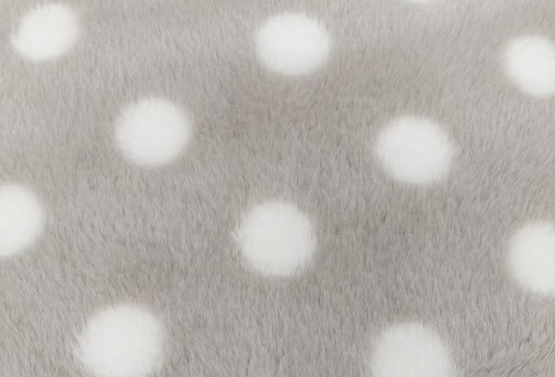 Tessuto a pois stampato in pelliccia di coniglio da 500 mg 160 cm Tessuto a pois stampato in pelliccia di coniglio da 500 mg 160 cm