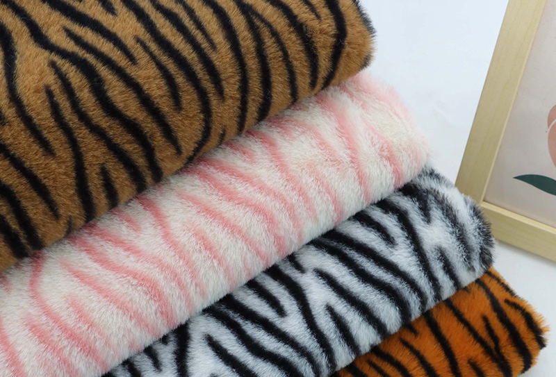 Tessuto peluche in pelliccia di coniglio con stampa tigre da 500 mg * 160 cm