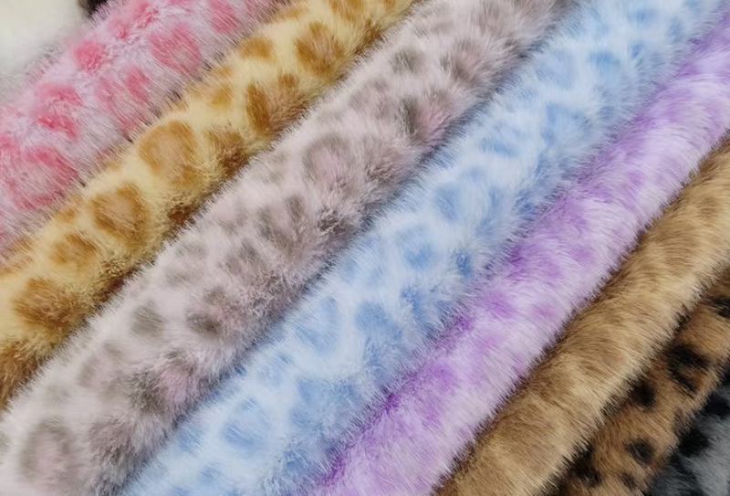 700 mg*170 cm Piccolo tessuto peluche leopardato con stampa visone dorato adatto per borse/vestiti