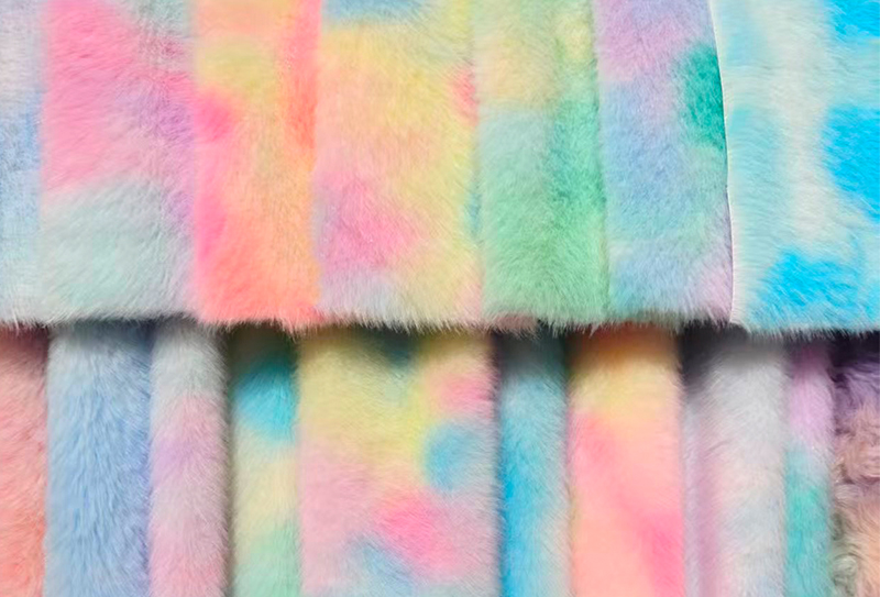 Tessuto in finto visone color arcobaleno con stampa visone europeo da 500 g/m² Tessuto in finto visone color arcobaleno con stampa visone europeo da 500 g/m²